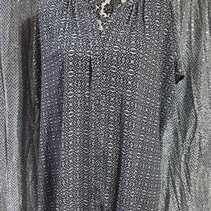 Ava & Viv Black and White Geometric Blouse